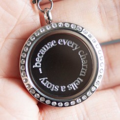 Because every charm tells a story - Locket and Plate Set - 3cm wide